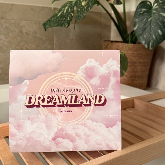 NWT Lush Kitchen Exclusive January 2025 Box - Picture 2 of 8